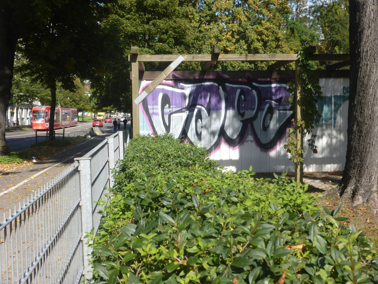 Graffiti Bombing in Magdeburg - Photo by Candyflip - caps, oo