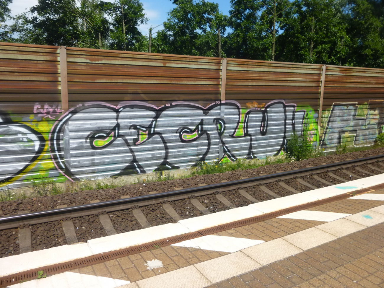 Graffiti Bombing in Deutschland - Photo by Candyflip - ce, ce, crew