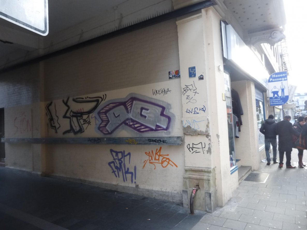 Graffiti Artwork - Photo by Candyflip - bf, dq, doqs