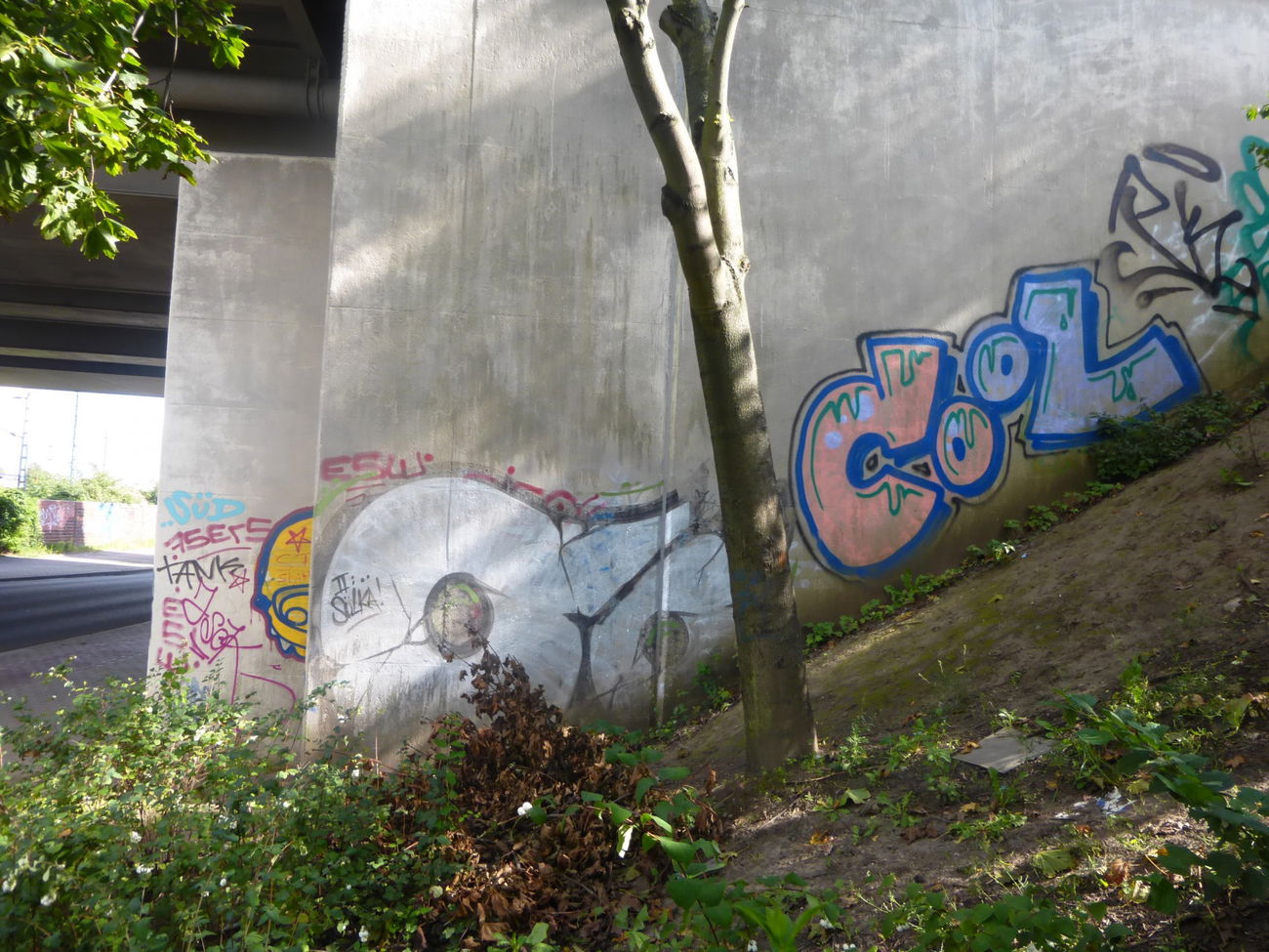 Graffiti Bombing in Magdeburg - Photo by Candyflip - oo, ohoh, cool