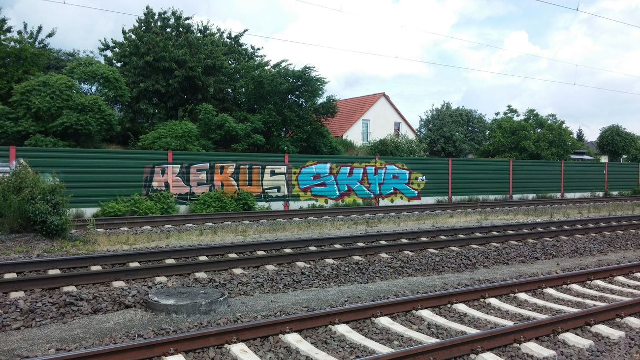 Graffiti Bombing in Deutschland - Photo by Candyflip - rebus, skyr, ra