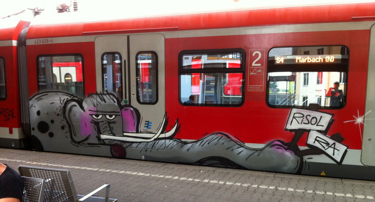 Graffiti Train - Photo by Caramel - risol, ra