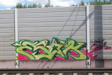 Graffiti Bombing - Photo by Chabonaut - Esok, Line, Style (2013)