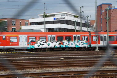 Graffiti Train - Photo by Chabonaut - Esok, Essi, Stuggi (2013)