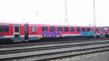 Graffiti Train - Photo by Chabonaut - Esok, Roke, Bsk (2012)