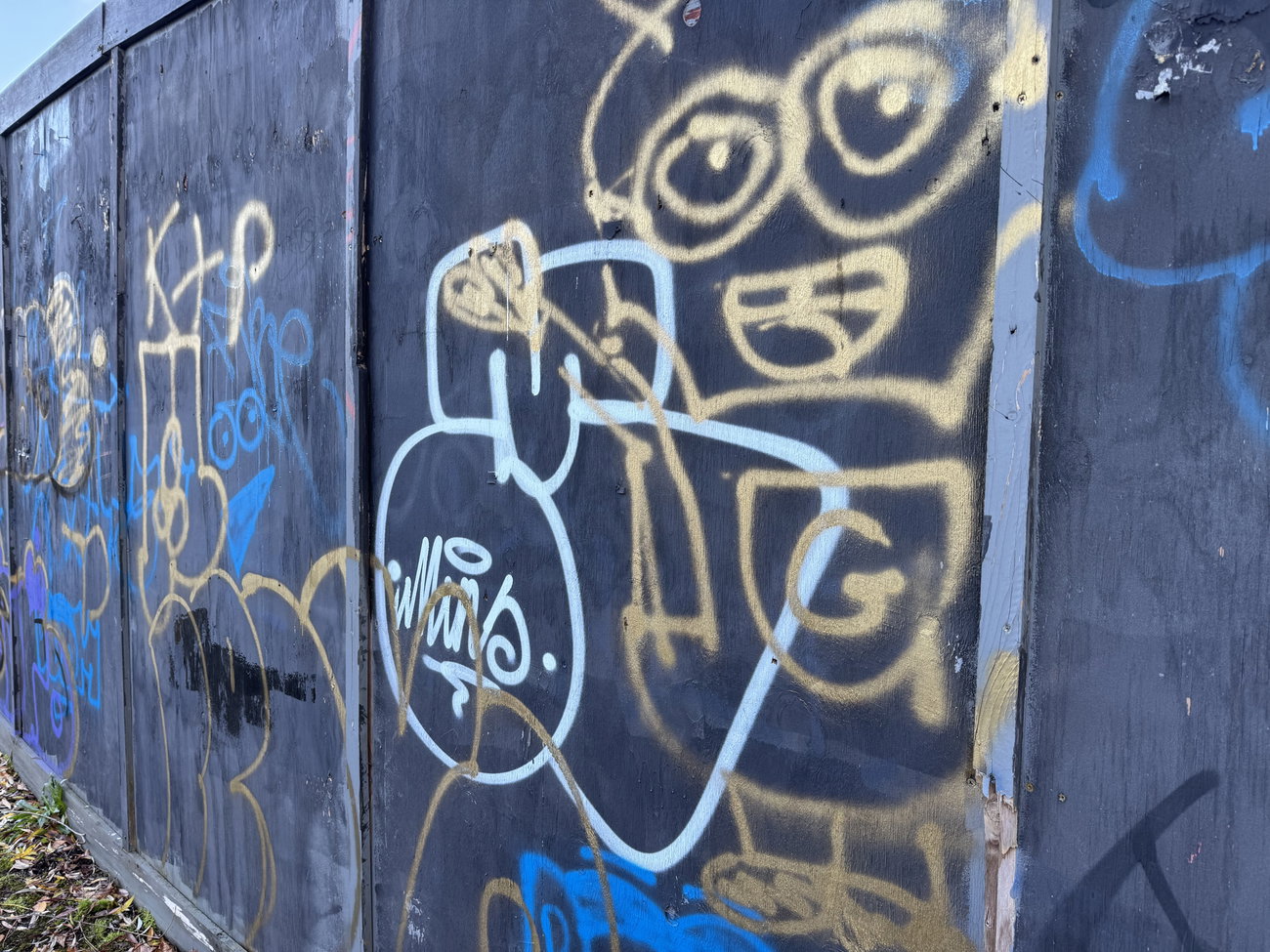 Graffiti Bombing in Rushmoor - Photo by Chels23 - Mins (2024)