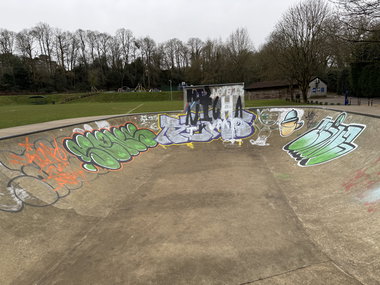 Graffiti in United Kingdom - Photo by Chels23 - Mins, Minz, Senz (2025)