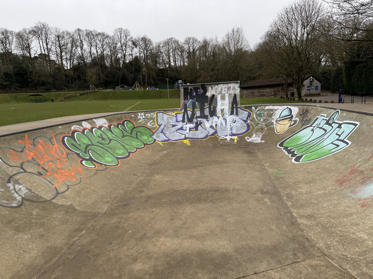 Graffiti in United Kingdom - Photo by Chels23 - Mins, Minz, Senz (2025)