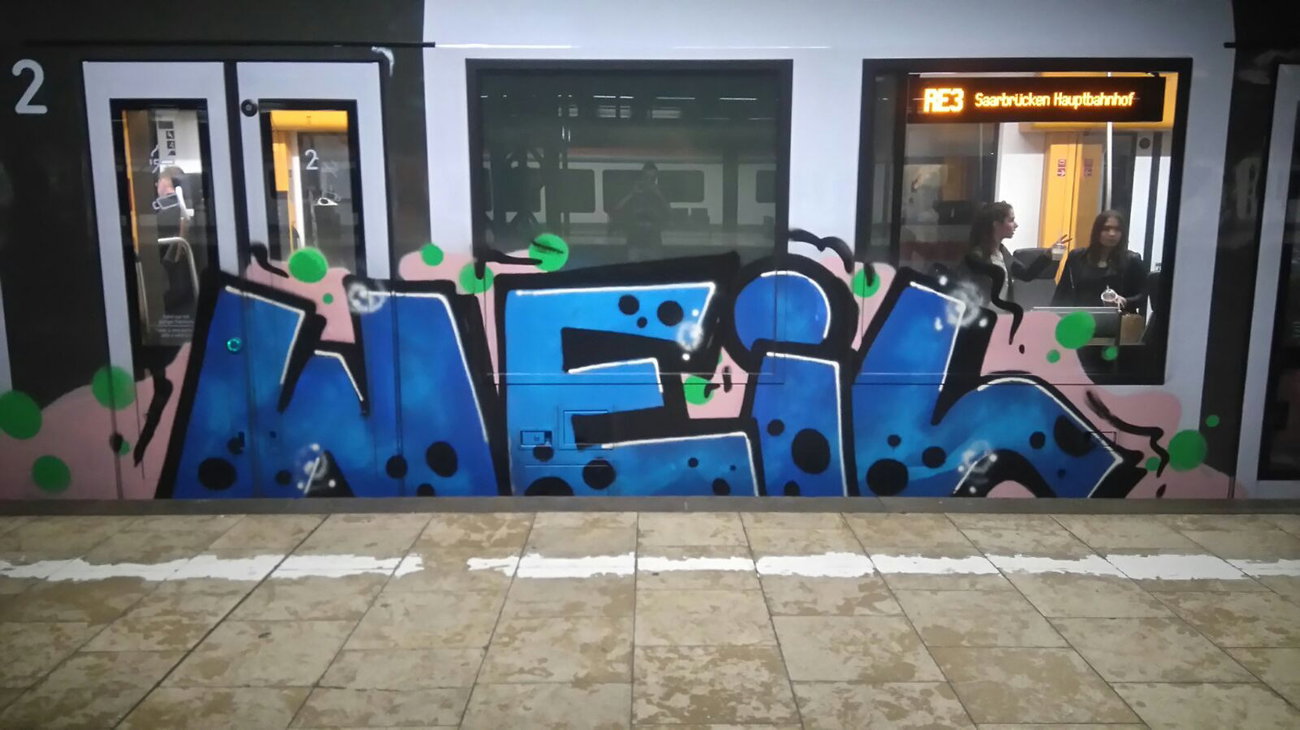 Graffiti Train in Frankfurt hauptbahnhof - Photo by Chintz (2015)