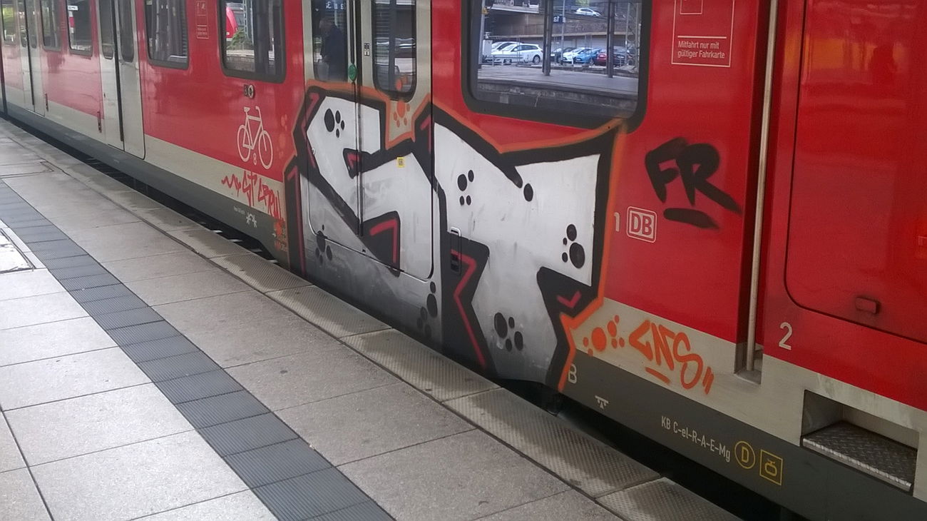 Graffiti Train in Mainz - Photo by Chintz (2015)
