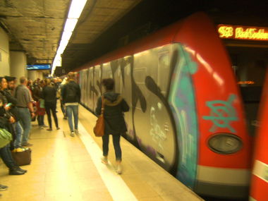 Graffiti Train in Frankfurt hauptwache - Photo by Chintz (2015)