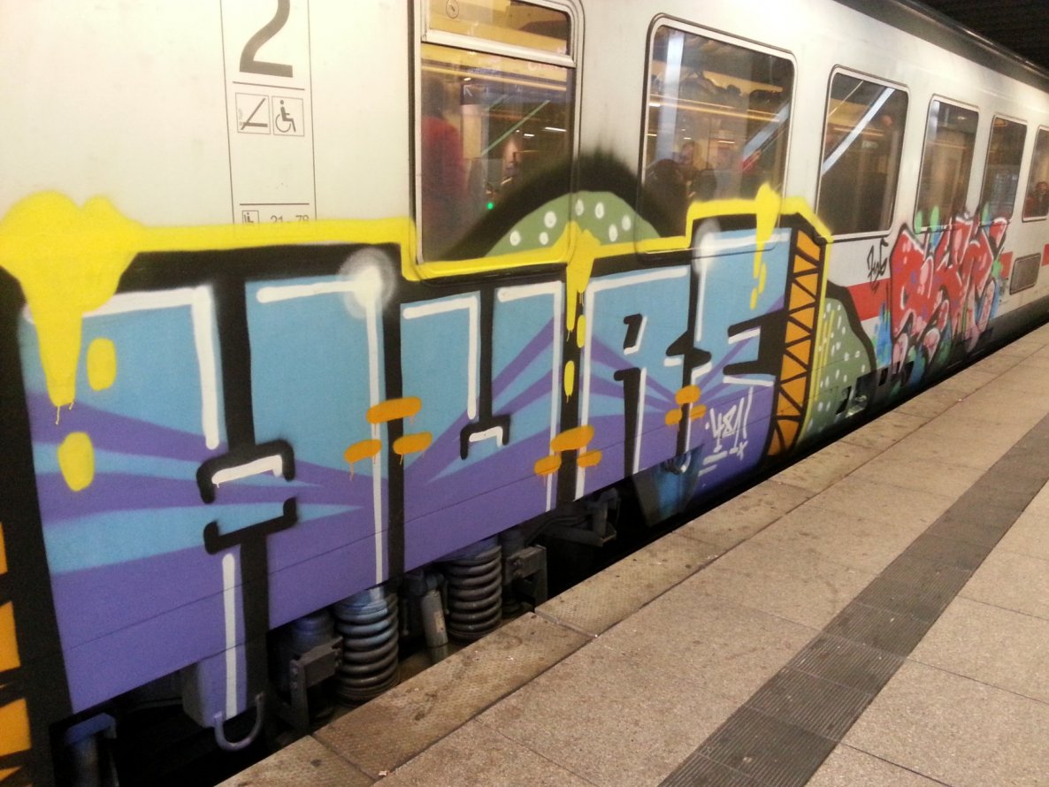 Graffiti Train in Mainz - Photo by Chintz - Hure, Mainz, Hbf (2014)