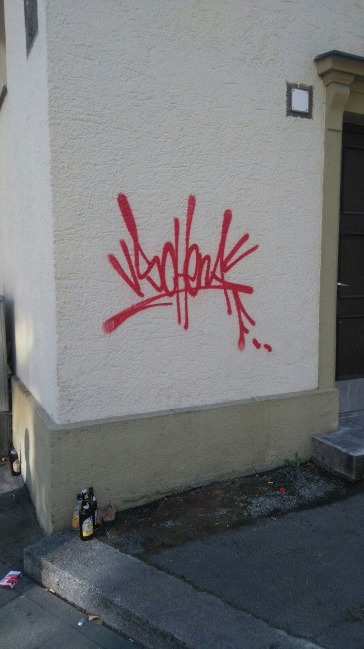 Graffiti Artwork in München wiesn - Photo by Chintz - München, Wiesn, 2015 (2015)