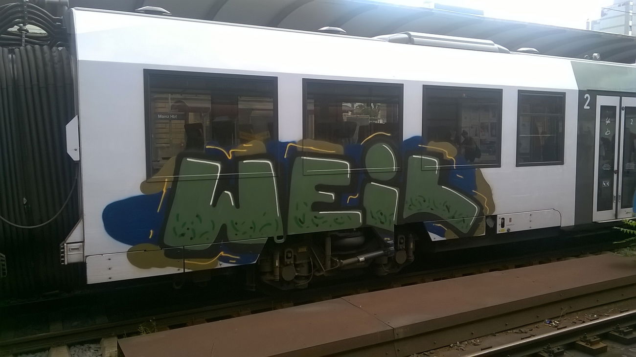 Graffiti Train in Mainz - Photo by Chintz (2015)