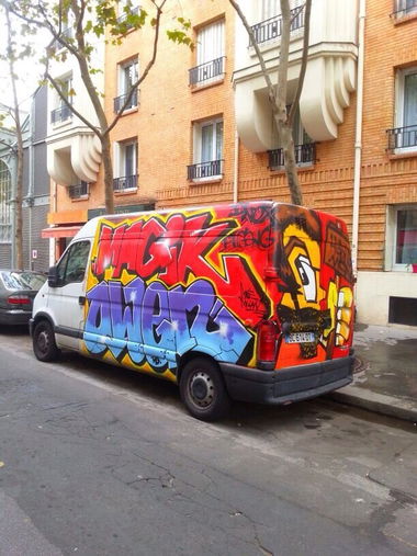Graffiti Bombing in Paris - Photo by Chintz (2015)