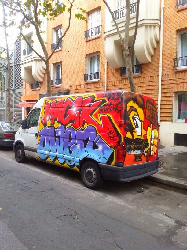 Graffiti Bombing in Paris - Photo by Chintz (2015)