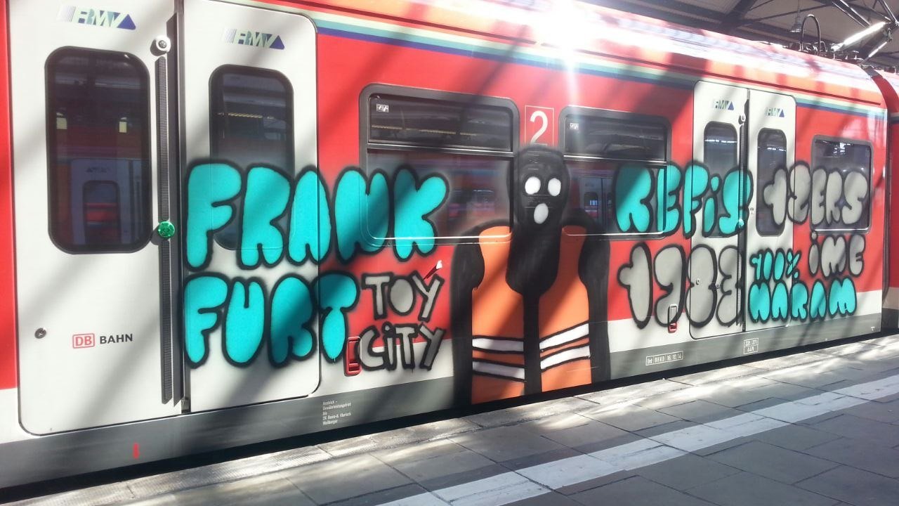 Graffiti Train in Frankfurt - Photo by Chintz - Frankfurt, Toy, City (2015)