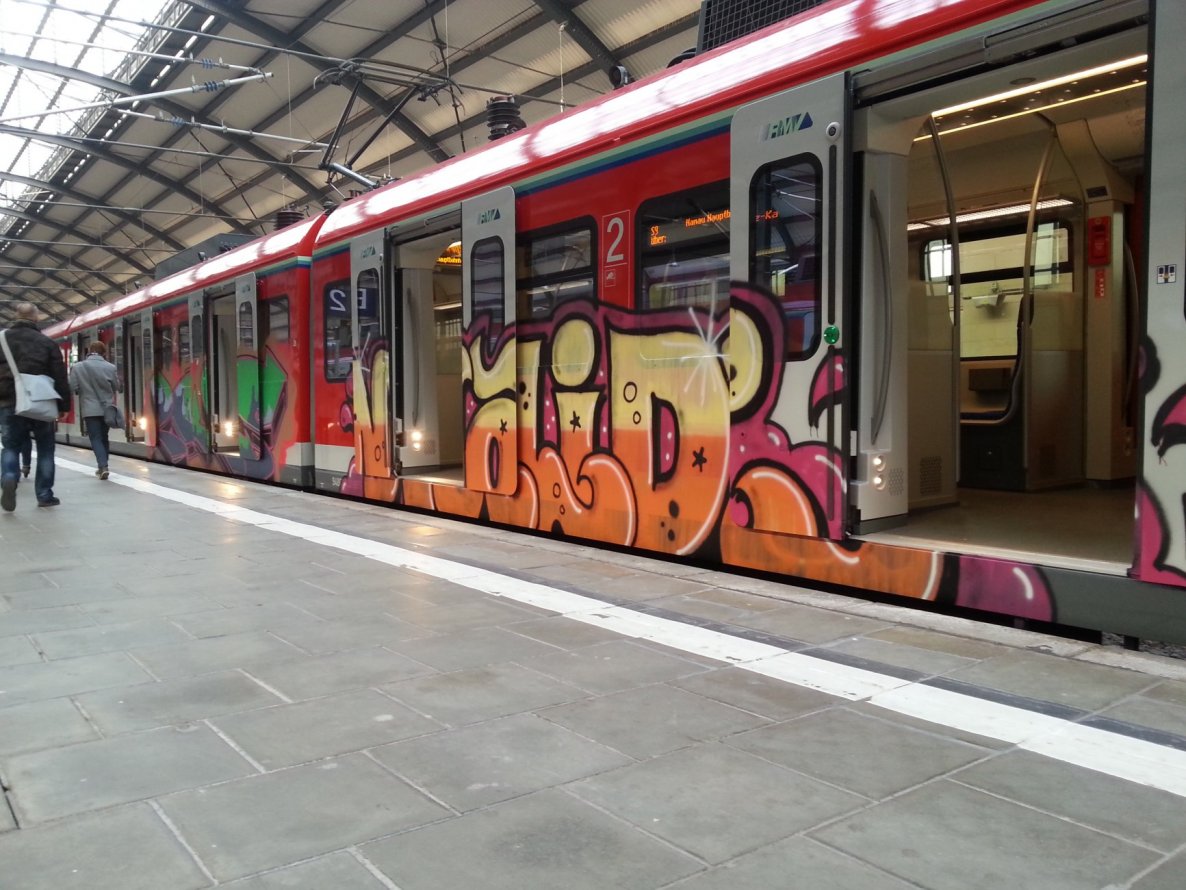Graffiti Train in Wiesbaden - Photo by Chintz - Wiesbaden, Hbf, Mainz (2015)