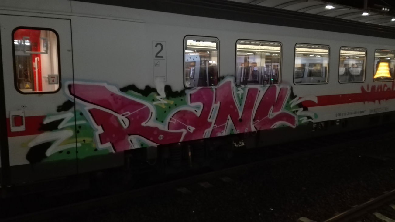 Graffiti Train in Mainz  hbf - Photo by Chintz (2015)