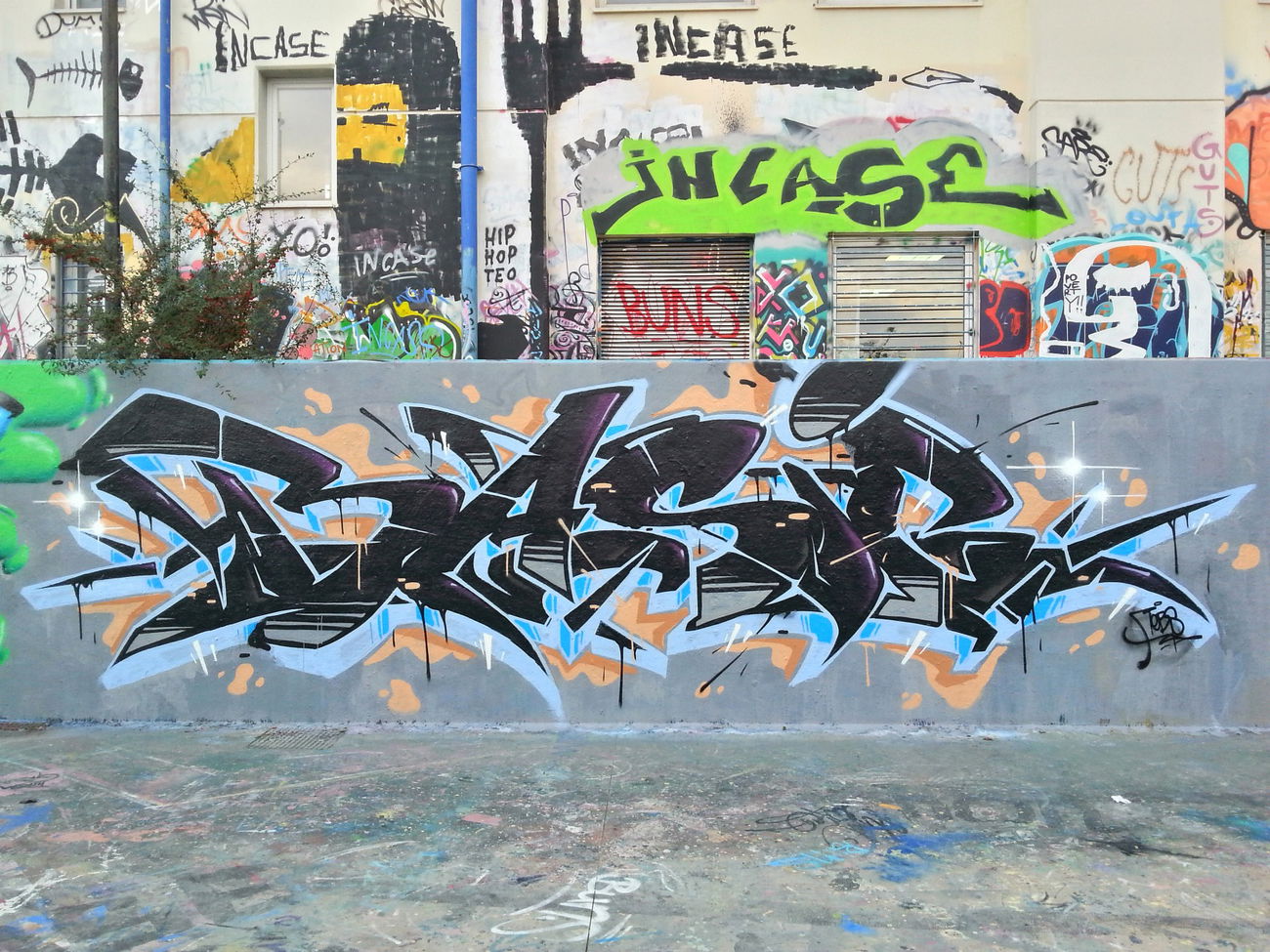 Graffiti Wall in Athens - Photo by Chris_Tebs (2015)