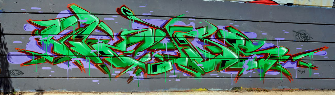 Graffiti Wall in Athens - Photo by Chris_Tebs (2014)