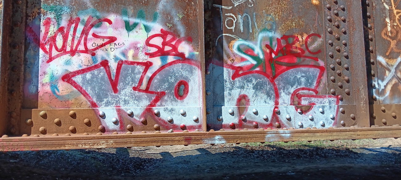 Graffiti Wall in Terre haute in - Photo by Christopher88 - Throw, up (2023)