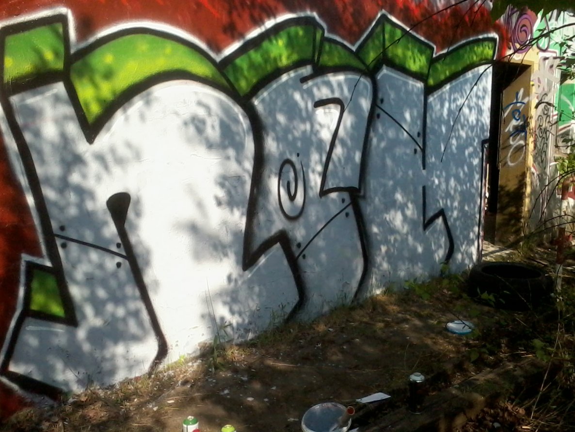 Graffiti Wall - Photo by ChromeSurge - Noh, 8ung (2013)