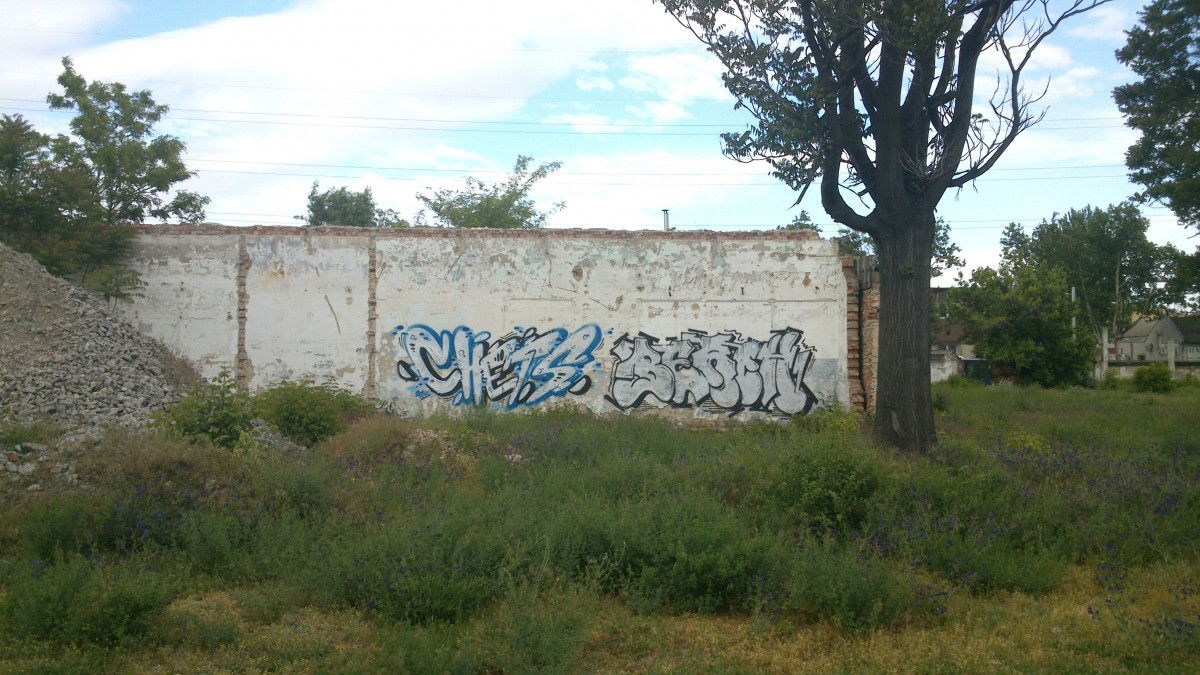 Graffiti Wall in Budapest - Photo by Chromezone (2013)