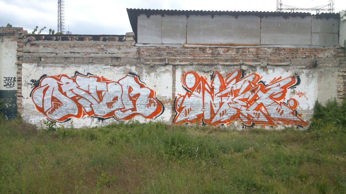 Graffiti Wall in Budapest - Photo by Chromezone (2013)