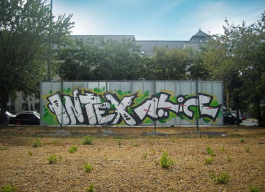 Graffiti Bombing in Budapest - Photo by Chromezone (2012)