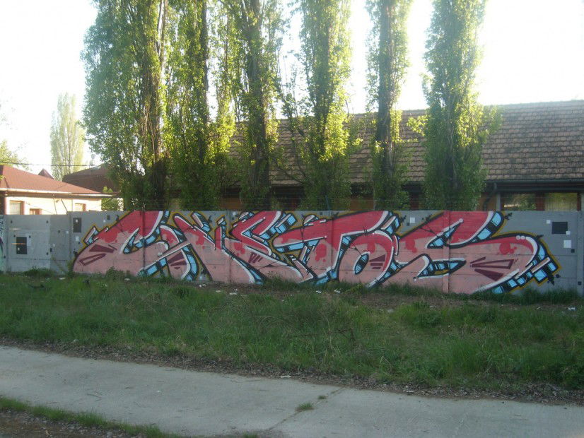 Graffiti Wall in Budapest - Photo by Chromezone (2011)
