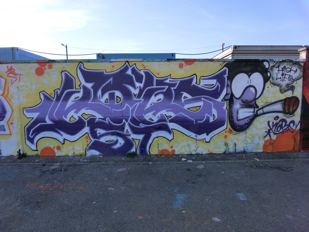 Graffiti Wall - Photo by Chvbaka - Kors (2014)