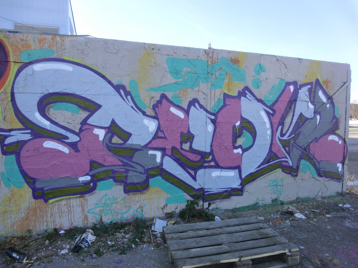 Graffiti Wall - Photo by Chvbaka (2014)