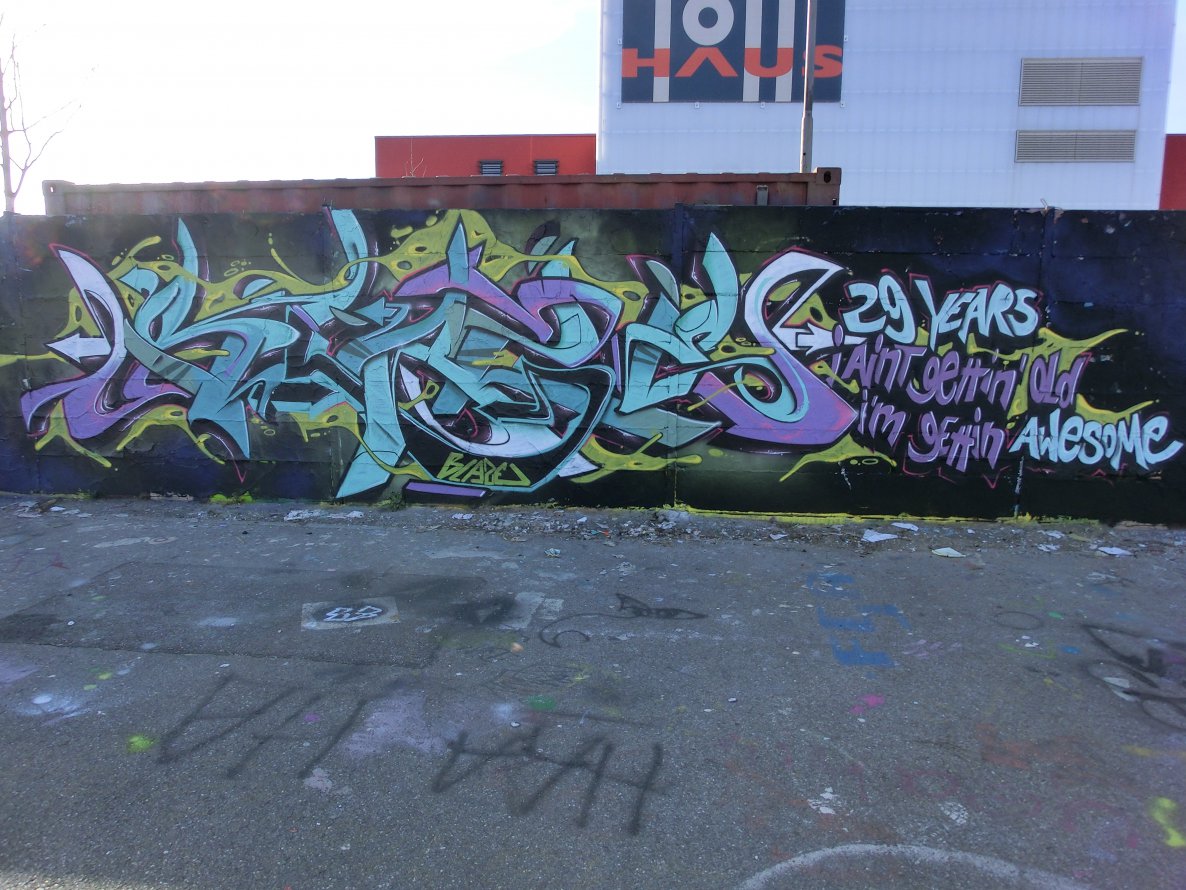 Graffiti Wall - Photo by Chvbaka (2014)