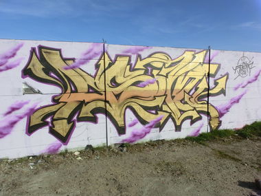 Graffiti Wall - Photo by Chvbaka (2014)