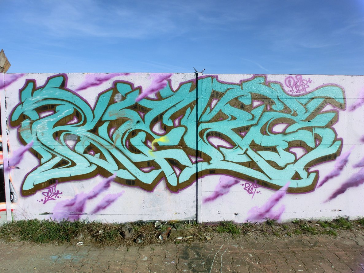 Graffiti Wall - Photo by Chvbaka (2014)
