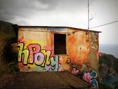 Graffiti Wall - Photo by Chvbaka - hpony
