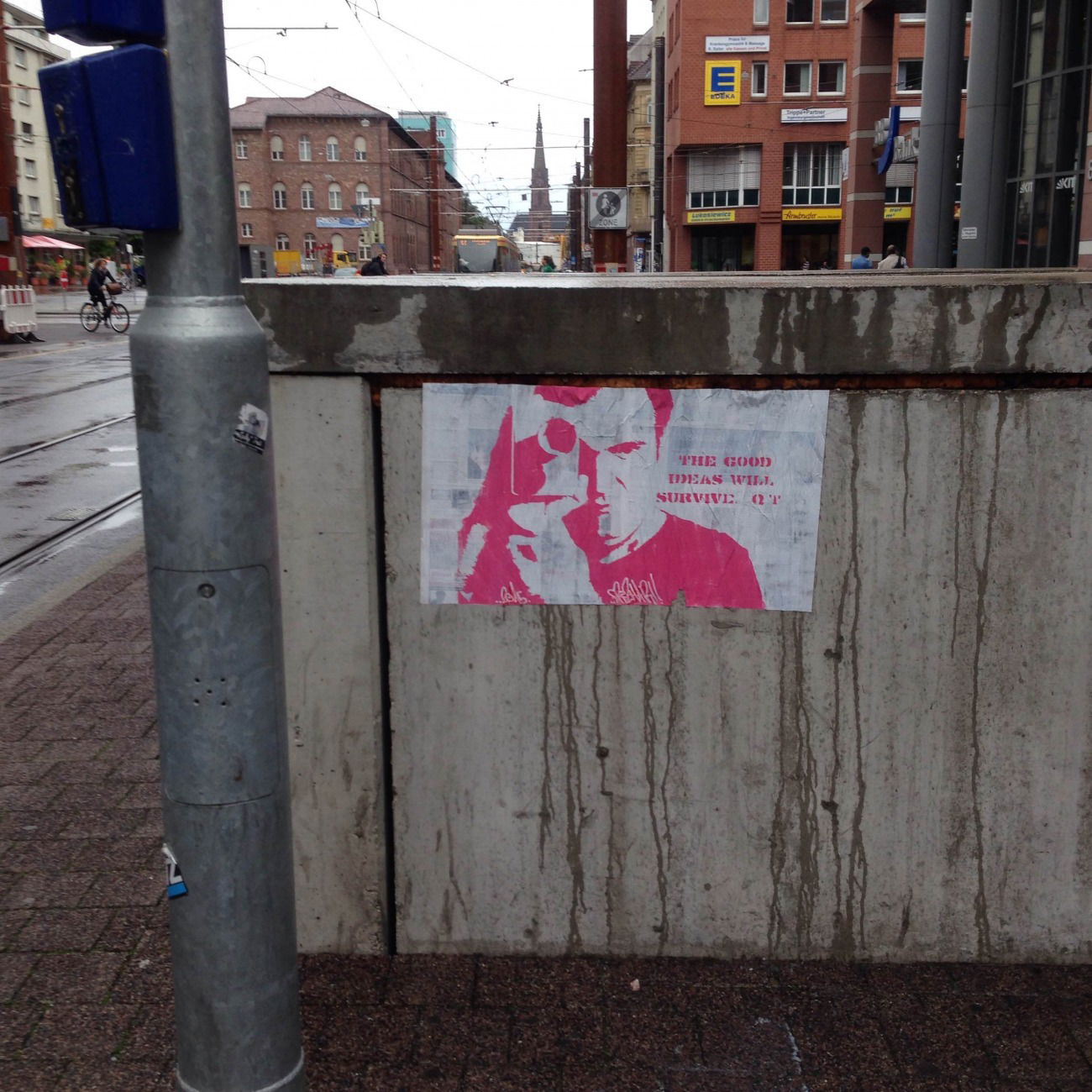 Graffiti Street Art in Karlsruhe - Photo by Cloudwalker - quentin, tarantino