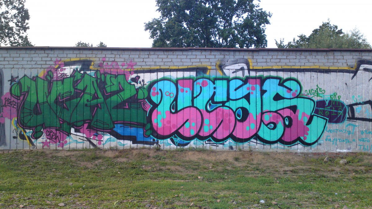 Graffiti Bombing in Russia - Photo by Coler - rout, coler, wang