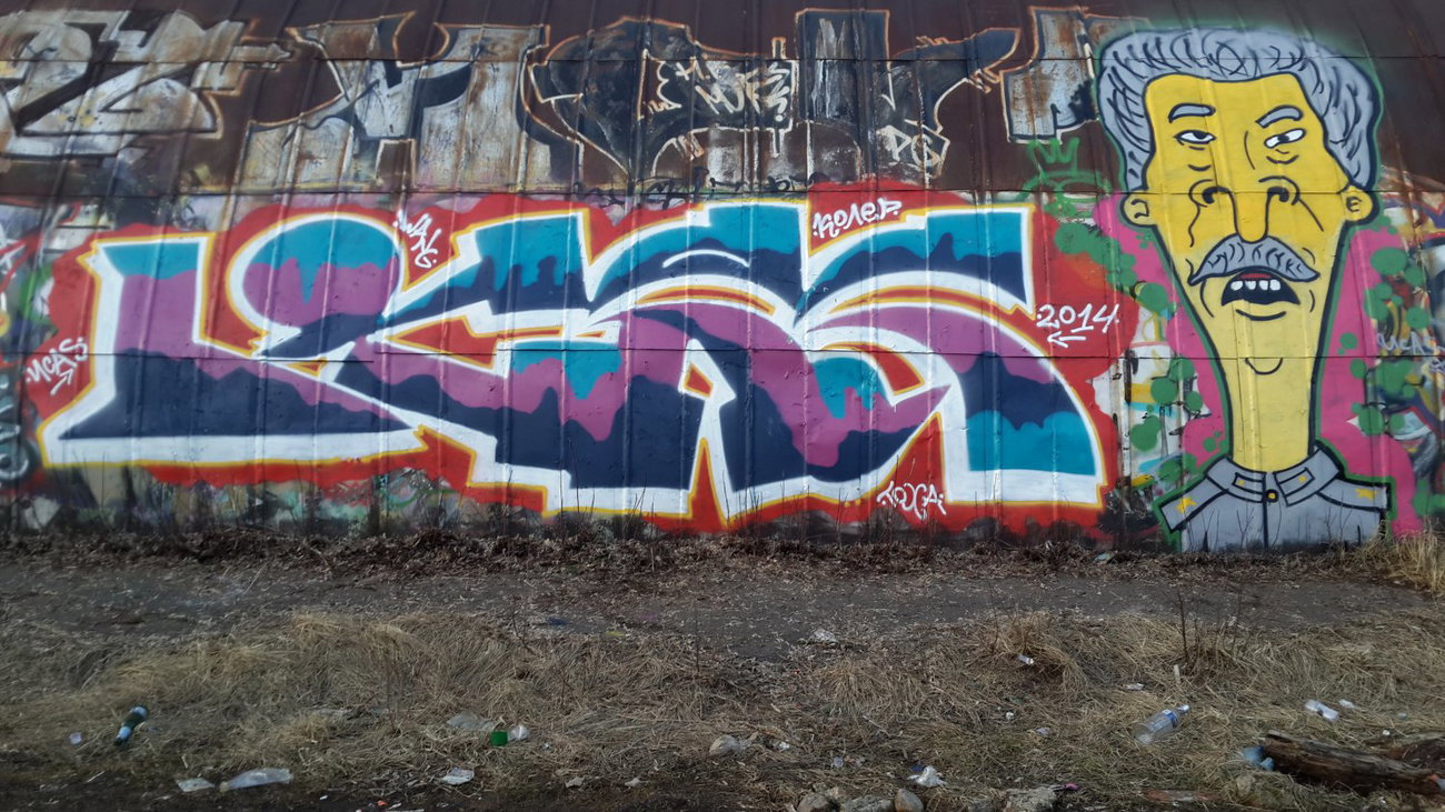 Graffiti Wall - Photo by Coler - ucas, crew, ????? (2014)