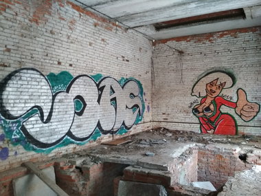 Graffiti Wall - Photo by Coler - ucas, ucascrew, wang