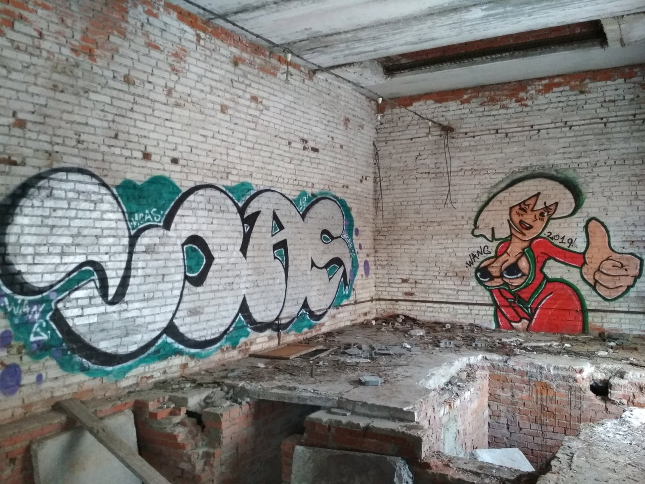 Graffiti Wall - Photo by Coler - ucas, ucascrew, wang