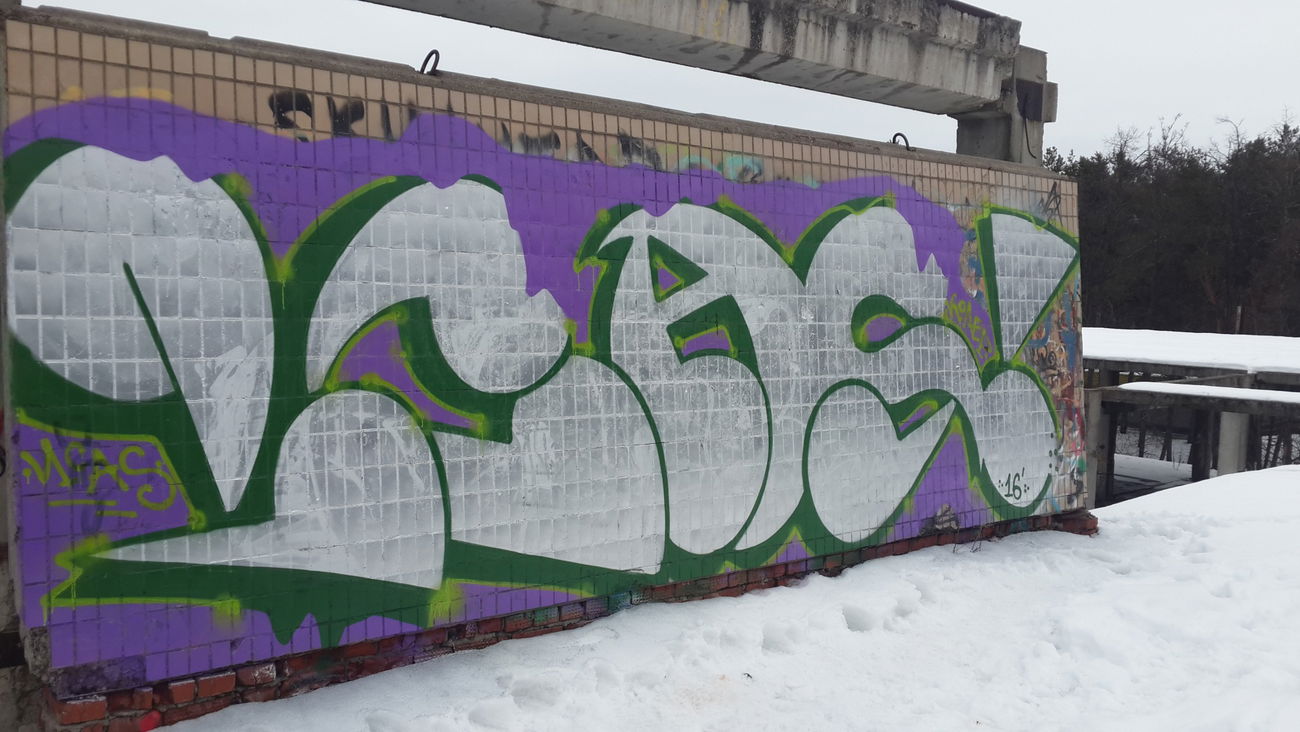 Graffiti Bombing - Photo by Coler - ucas, ucas, crew