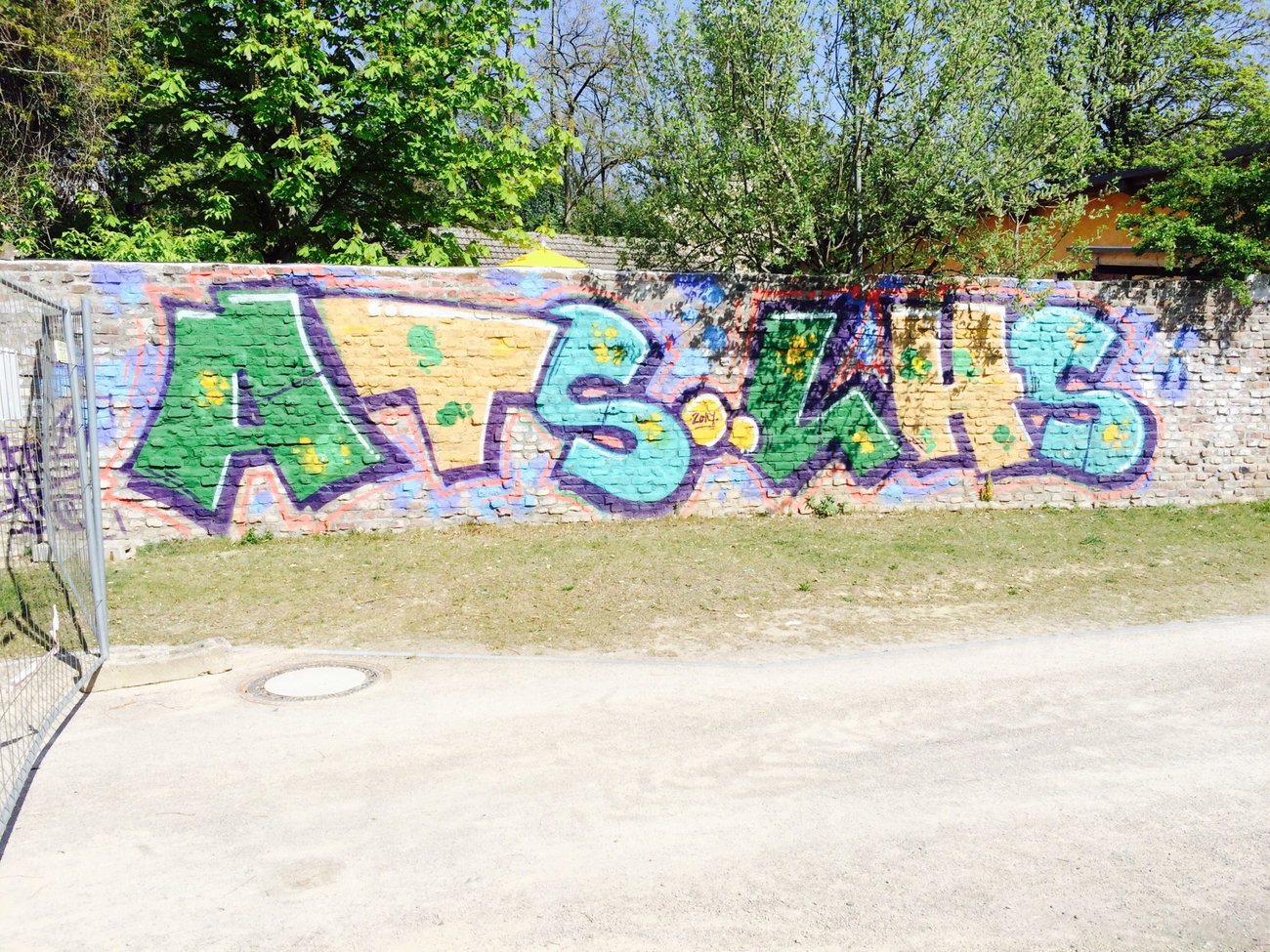 Graffiti Wall - Photo by Colonia96 - ATS, LHS