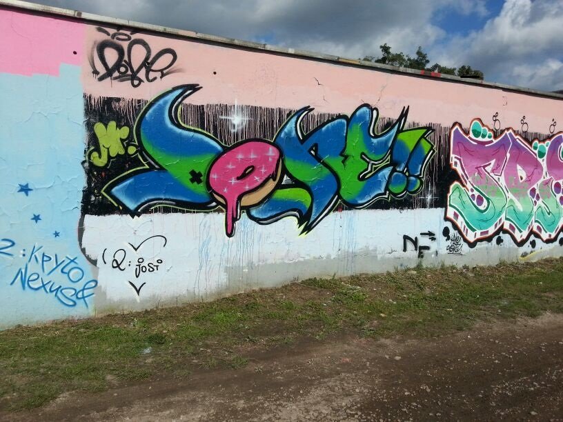 Graffiti Wall - Photo by Colourjunkieh - Spitarone, NF, Done