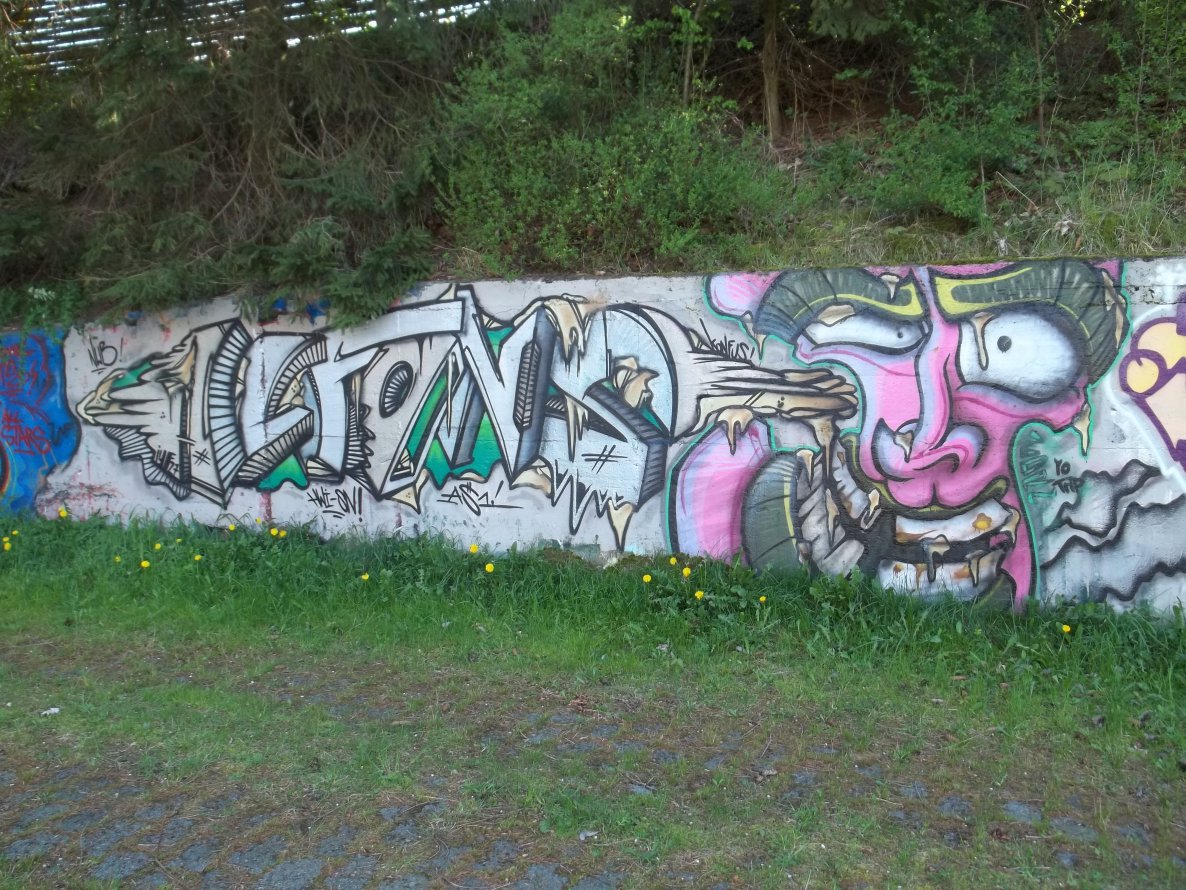 Graffiti Wall - Photo by Coma31 - ALFONS