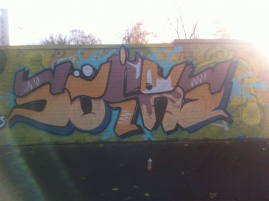 Graffiti Wall - Photo by ContainingAcid - Soire, bunt (2013)