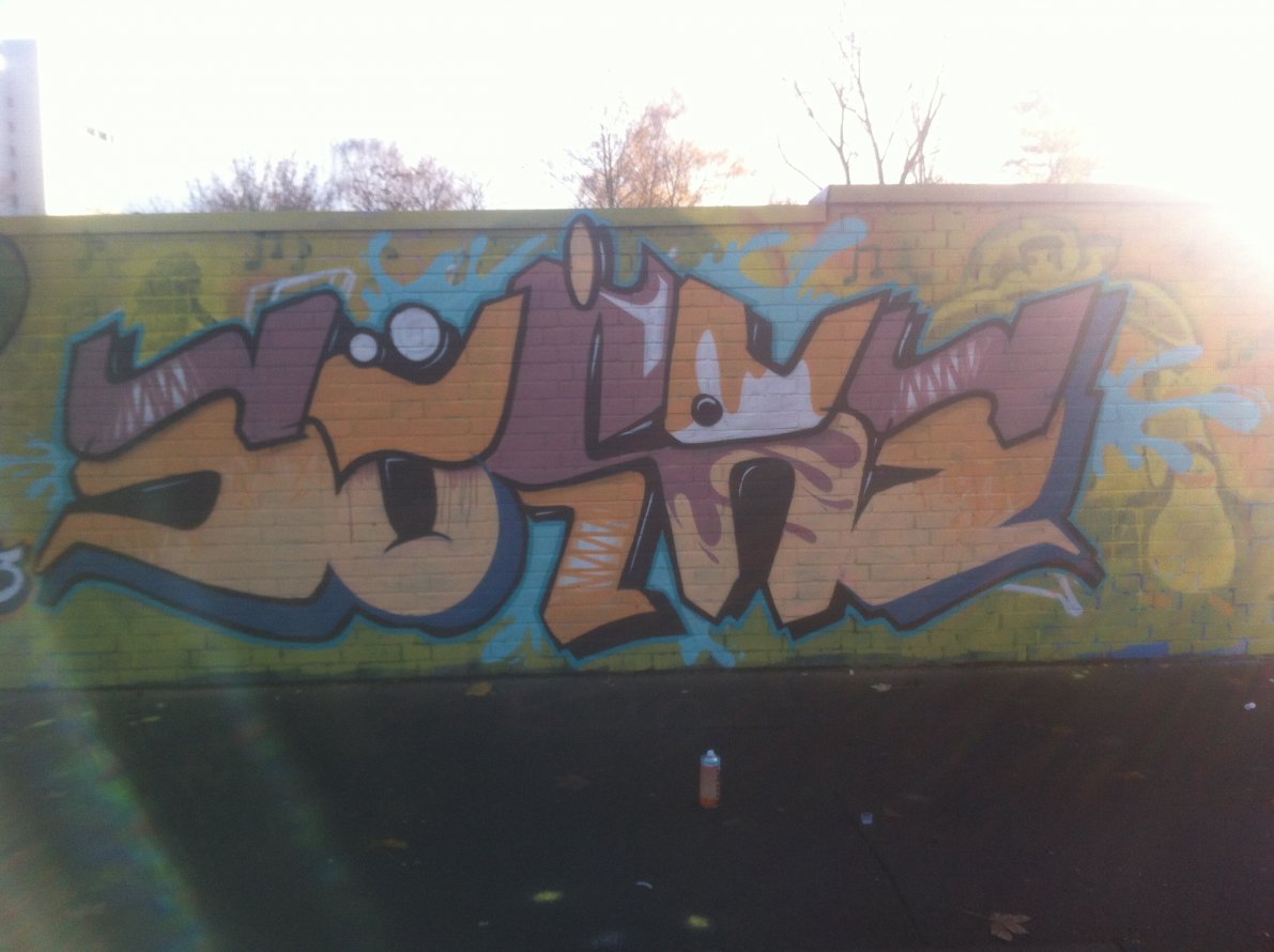 Graffiti Wall - Photo by ContainingAcid - Soire, bunt (2013)