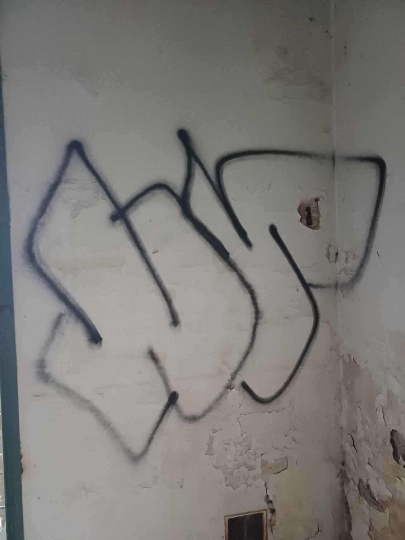 Graffiti Street Art in Ange plats - Photo by Coolakillen