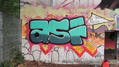 Graffiti Wall - Photo by Coolpix510 - LGHallLegal, Yo:Mote1